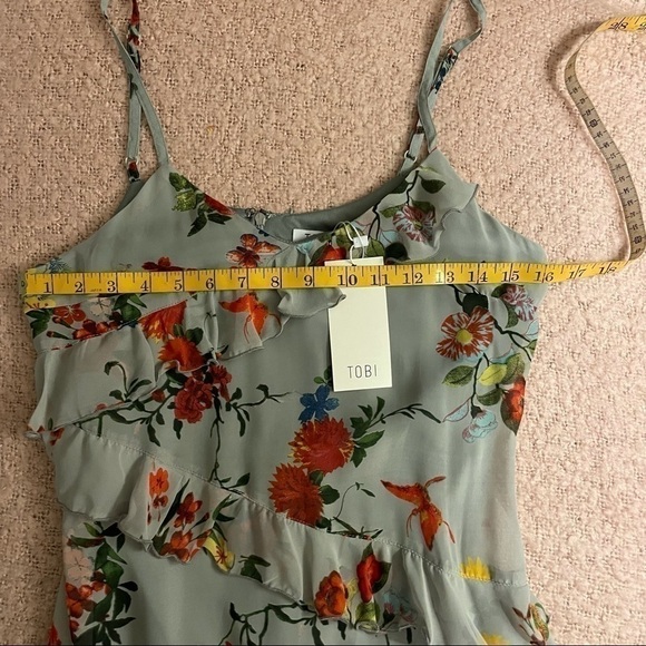 ๐๐HP๐๐ TOBI ROMEO RUFFLES DRESS IN GREY FLORAL NWT Size Medium - Picture 8 of 9